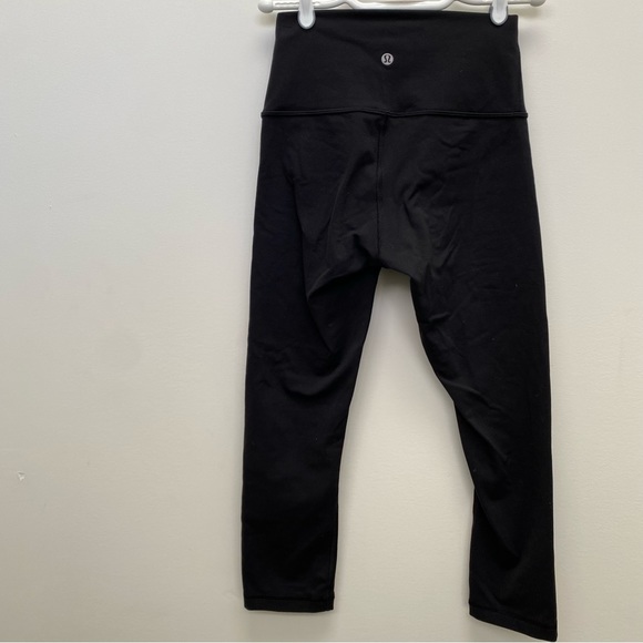 LULULEMON Wunder Under cropped leggings EUC - Picture 1 of 3